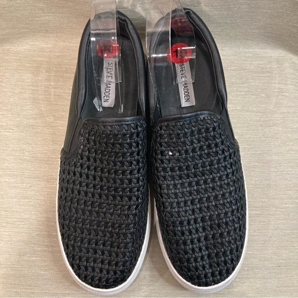 STEVE MADDEN Sz 10 Slip On Perforated  Top Rubber Sole Loafer Flats Shoes - Picture 3 of 9